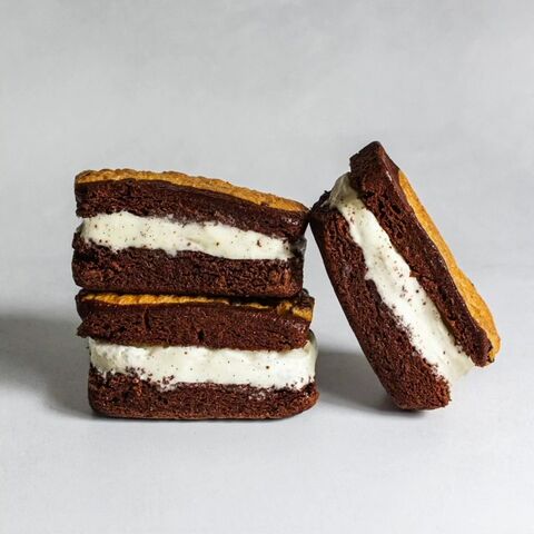 Trust us–you want these. Here's how to make the perfect ice cream sandwich with Entenmann's® Minis Brownie Chocolate Chip Cakes.